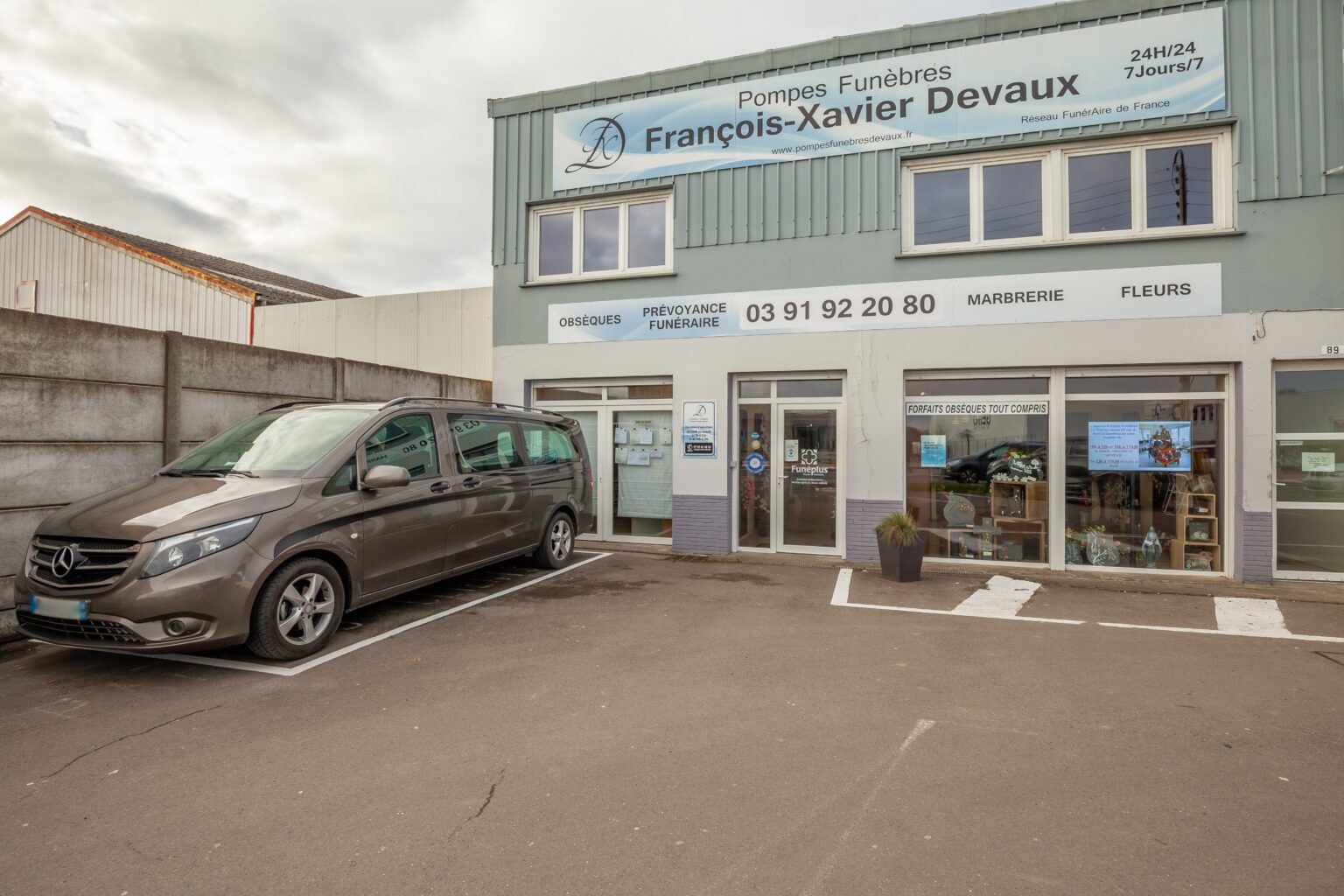 devanture pompes funebres devaux